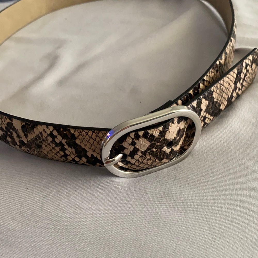 Super cute only worn 1 time didn’t really have the colors to match.